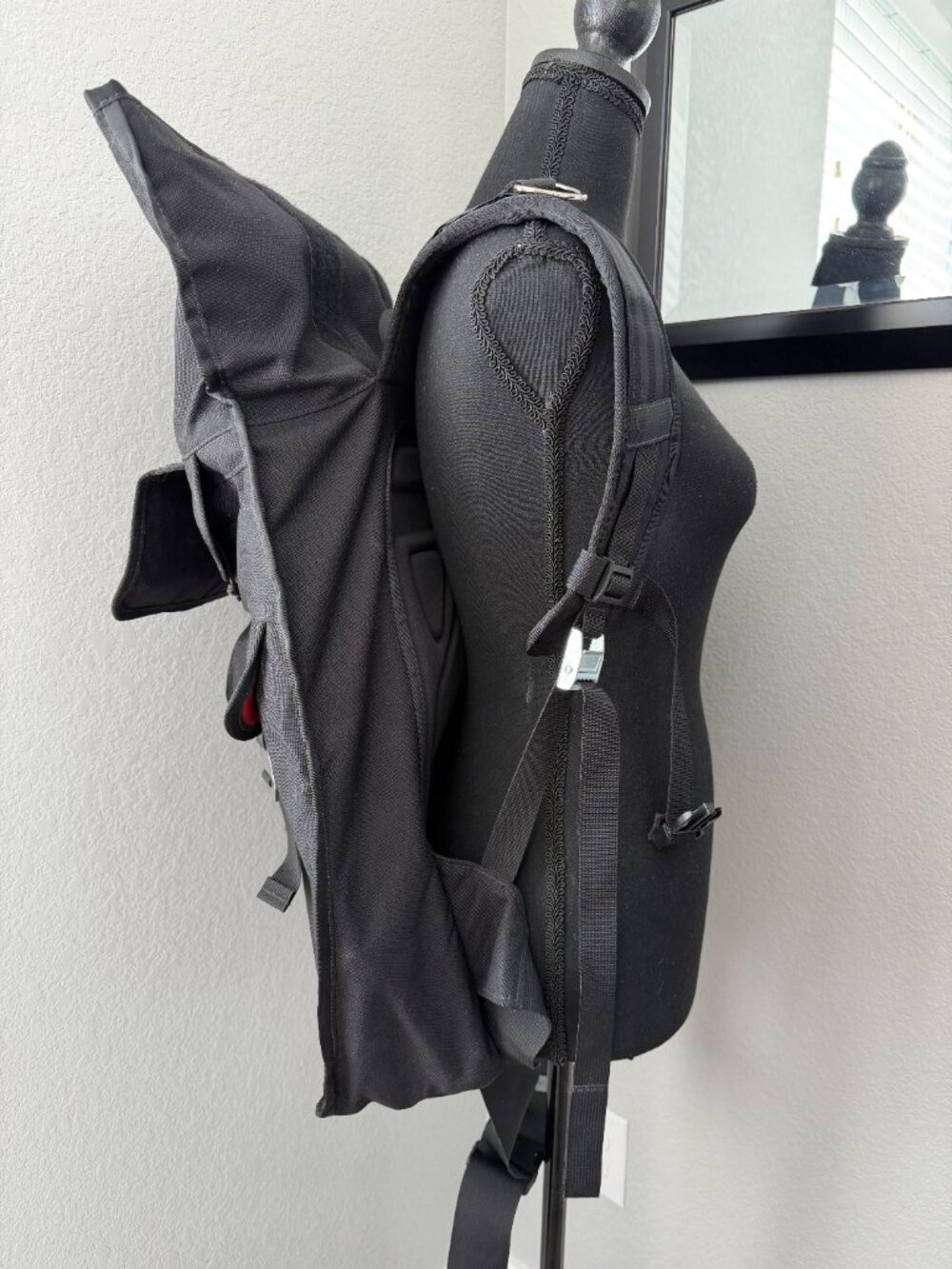 CHROME Black Ivan Rolltop Large Messenger Backpack Commuter Bag - Picture 3 of 13